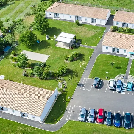 Gaia A 200m Des Thermes De アパート *